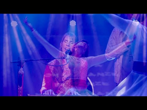 Deva Premal & Miten: Teyata - Healing Meditation (live in Bratislava) - Dancer: Devamani