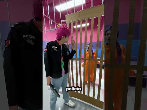 Esta Chica Consiguió Escapar De La Cárcel 😂👮