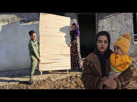 Building a wooden door for the house and Shahrukh's inability to tell Masoumeh how she feels