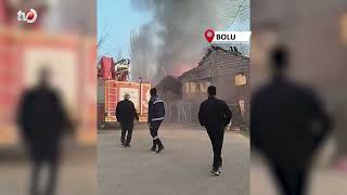 Boluda İki Katlı Ahşap Ev ve Ahır Alev Alev Yandı