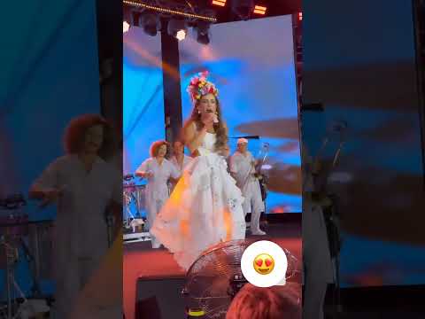 Claudia Leitte canta Liquitiqui No Navio Alexandre Pires