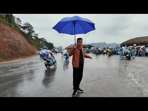 Phượt thủ khách Tây quá tải Tắc đường 35km đầu đi Hà Giang đèo Bắc Sum dừng chân. Nguyễn Tất Thắng