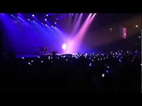 Super Junior SS4 Paris concert Leeteuk saxophone solo cover Loving you by Kenny G fancam