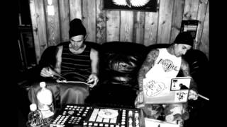 Travis Barker ft. Yelawolf - Push Em [HD + Lyrics]