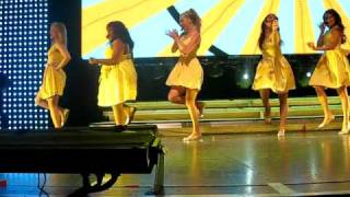 Girls' Mash-Up: Halo/Walking on Sunshine