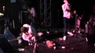 Black Lips start a riot at Heaven Club in London! - Juvenile