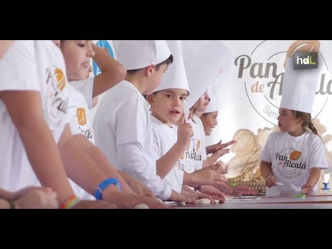 Panaderos artesanos muestran a niños los efectos saludables del pan