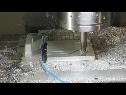 Вертикальный фрезерный трехосевой обрабатывающий центр с ЧПУ QUASER MV184C - Видео c Youtube №3