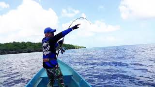 preview picture of video 'STRAIK bertubi tubi gak ada henti, Popping GT pulau Lakor Maluku Barat Daya,'