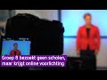 Philine zoekt nieuwe school via haar laptop