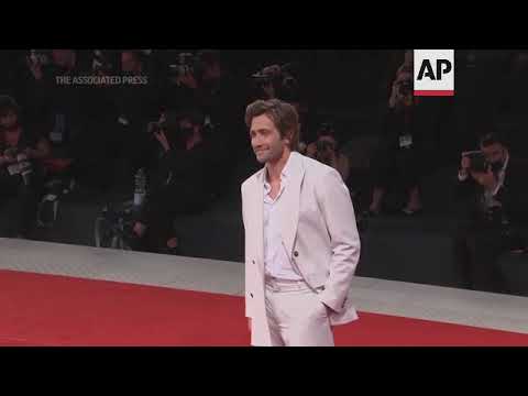 Maggie Gyllenhaal's family affair at premiere of 'Lost Daughter'