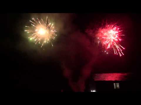 SCVF1230/100 - 100s 30mm Blue & Silver Chrys' Mines w  Red & Green Crackling Wave