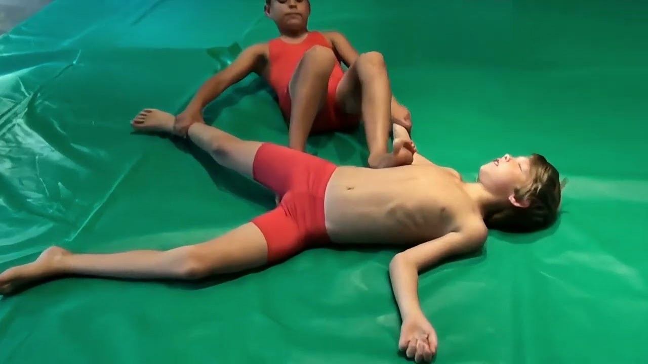 Fighting Kids Red vs Red