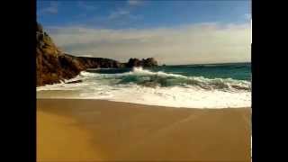 preview picture of video 'Fun waves at Porthcurno'