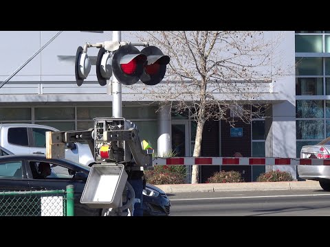 (Malfunctioning Bell & Lights Get Fixed) Mather Field Rd. Railroad Crossing, Rancho Cordova CA
