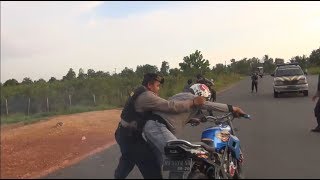 Download lagu Aksi Kejar-kejaran Pengendara Balap Liar yang Memberontak - 86 mp3