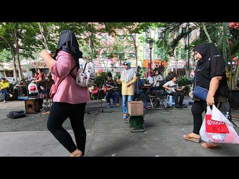WANIS BUSKERS - Goyang Inul 05052019