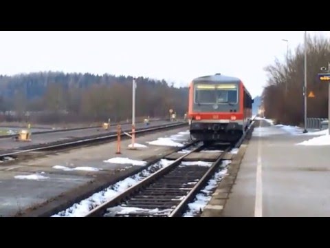 VT Züge in Tüssling an einem Winterabend