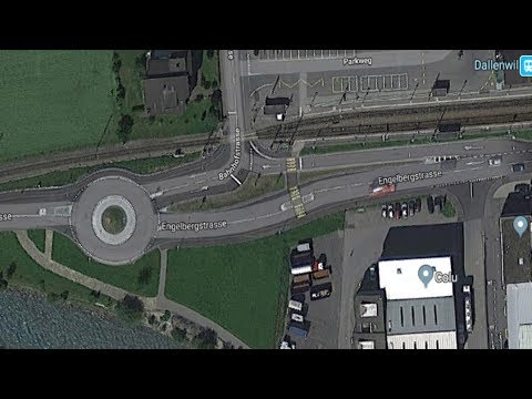 Kreisverkehr neben Bahnübergang Dallenwil,