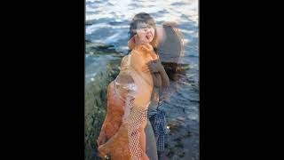 衛藤　美彩　　グラビア水着画像