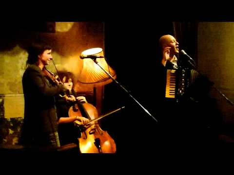 Geoff Berner with Diona Davies and Francesca - When Deedee Gets Her Donkey