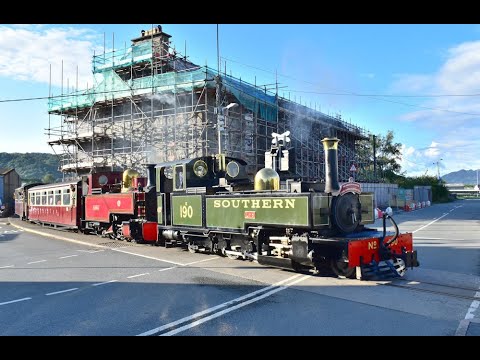 #Short  "Lyd" and "Russell" cross Snowdon street with the last train of the WHR 100 event.
