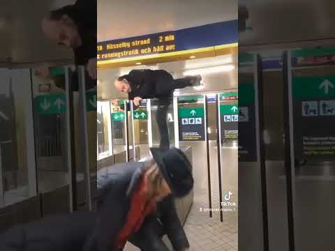 Det finns så mycket sjuka människor men detta var ändå lite komiskt. 2023.