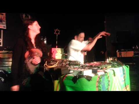 JAH FREE LIVE FT SISTER SIMIAH------Richi's Rootz Dance 2013 @TMC