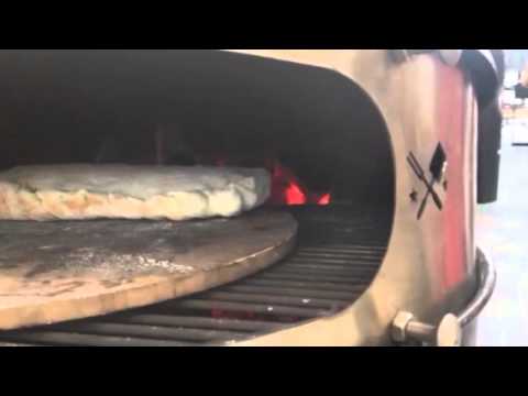 Calzone op de Weber met Barabiku pizzaring