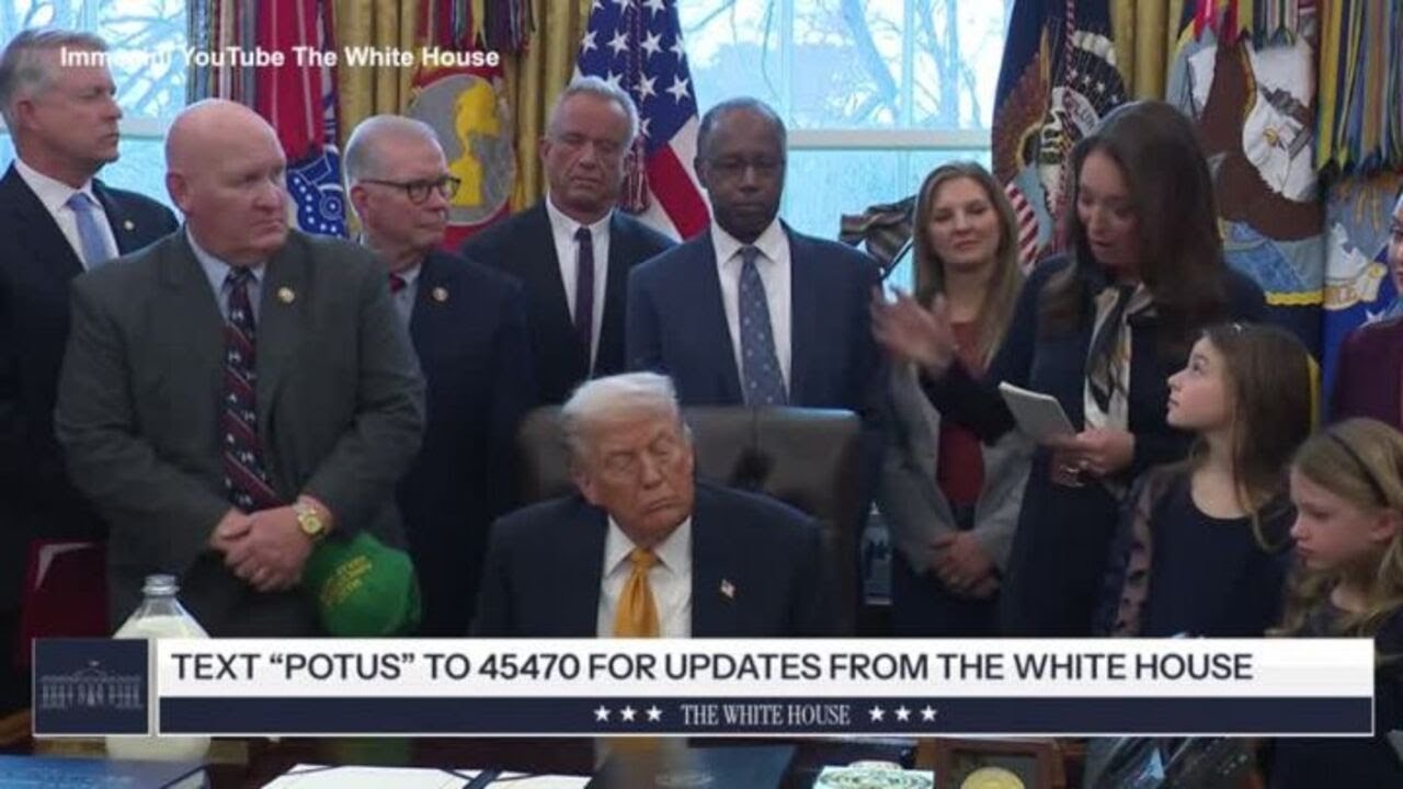 Casa bianca, Trump si addormenta ad una conferenza nello Studio ovale