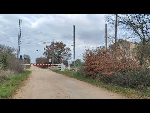 Passaggio a livello - Railroad Crossing Conversano Chiusura/Apertura  40°52'56.9"N 17°03'53.3"E
