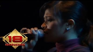 Download lagu Cokelat - Jauh (Live Konser Safari Musik Indonesia) mp3