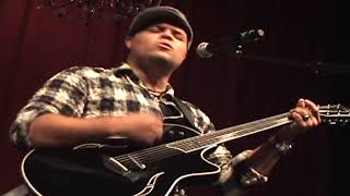 Israel Houghton Performs  &quot;You Hold My World&quot;
