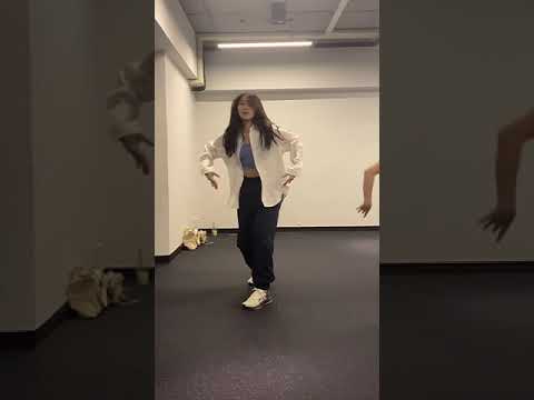 น้ำใส่ BNK48 เต้น (Namsai BNK48)