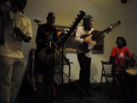El Pajaro.-en Senegal con Abdelasis y percusionistas