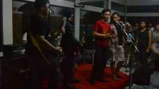 preview picture of video 'Revival Band (Old Version) - Lintang [live at SMA Dwiwarna]'