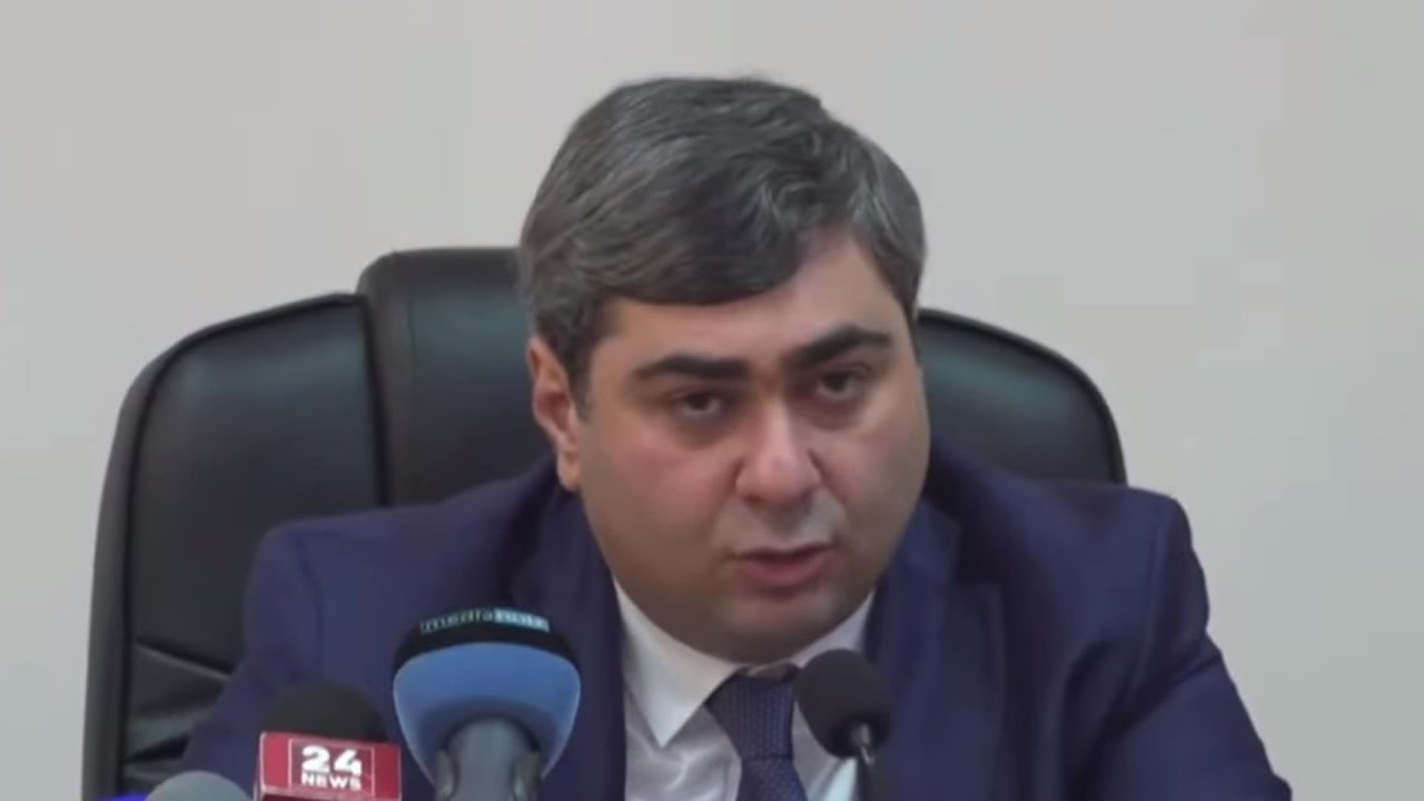 #Ուղիղ. Սկանդալի մեջ հայտնված քաղաքապետարանի պաշտոնյայի մամուլի ասուլիսը միջադեպի մասին