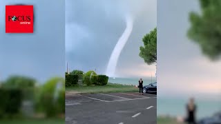 Augenzeugen filmen riesigen Tornado über Gardasee
