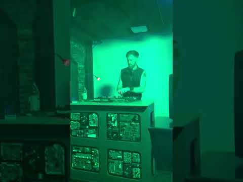 DJ Dennis