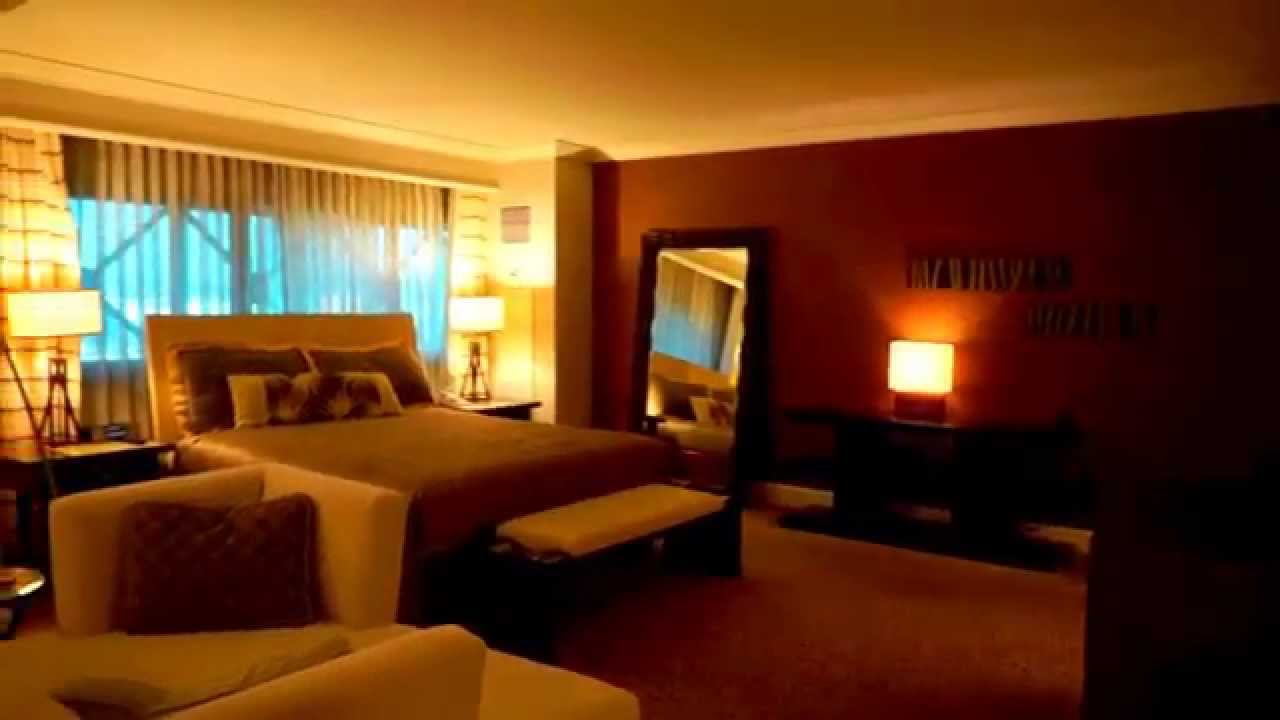 Rooms & Suites at Mandalay Bay Resort & Casino Las Vegas