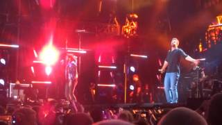 Thomas Rhett and Brett Eldredge sing "Vacation" live at CMA Fest