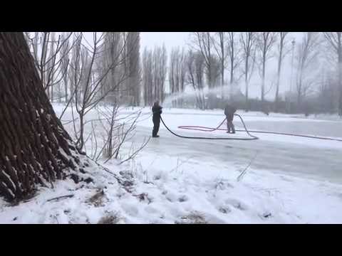 Opspuiten IJsbaan S.V. Wassenaar