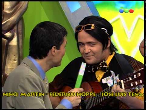 Waldo le canta a Angie - Videomatch