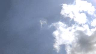 preview picture of video 'UFO nad Českou Lípou 24-08-2013 ve 13:17 hod :-)'