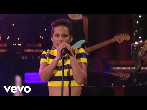 Alicia Keys - Girl On Fire (Live on Letterman)