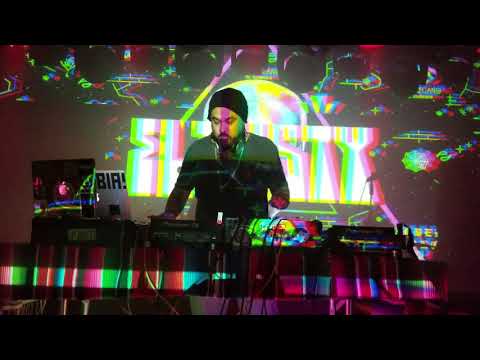 El Dusty opens up his headliner set at the Moroccan Lounge in LA. 8.5.18