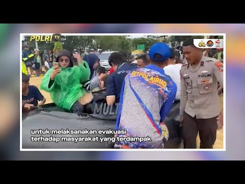 POLRES SORONG EVAKUASI WARGA TERJEBAK BANJIR