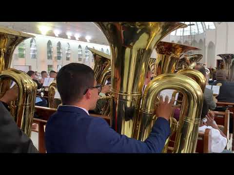 Ensaio local cabreúva hino 322 tubas tocando firme