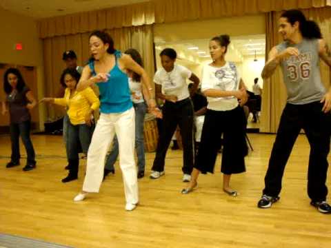 Bomba Dance Lesson w/ Los Pleneros De La 21