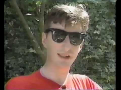 R.E.M. 1990 - 'A Videological Cuddle With Billy Bragg' (Excerpts from this EPK – with Michael Stipe)